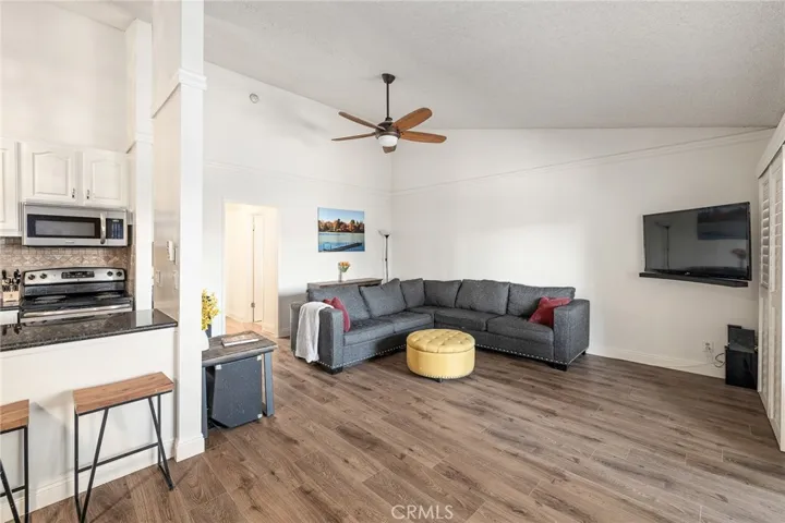 631 S Prospect Avenue 202, Redondo Beach, California 90277