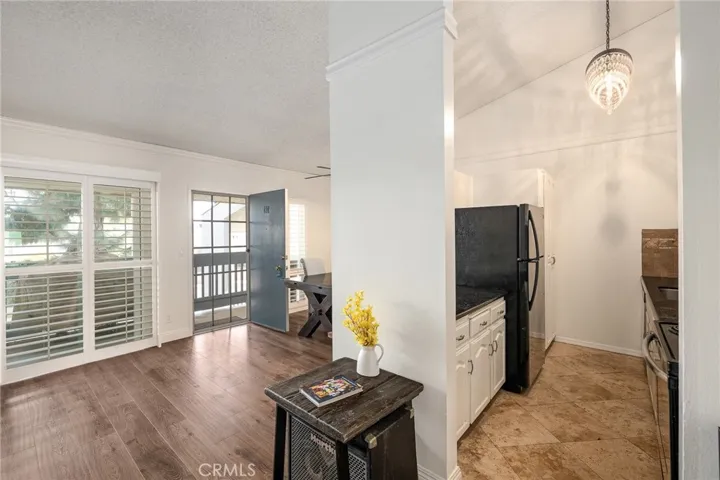 631 S Prospect Avenue 202, Redondo Beach, California 90277