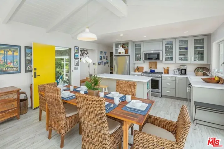 2011 Edgewater Way, Santa Barbara, California 93109 — photo 4