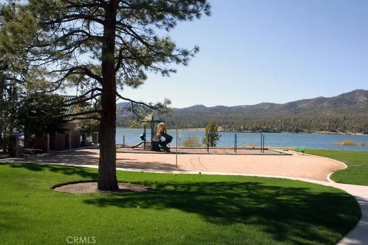 174 Meadow View Drive, Big Bear Lake, California 92315