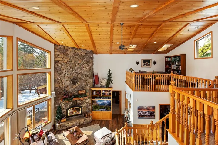 174 Meadow View Drive, Big Bear Lake, California 92315