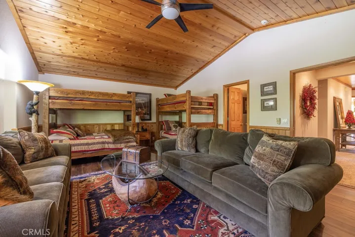 174 Meadow View Drive, Big Bear Lake, California 92315