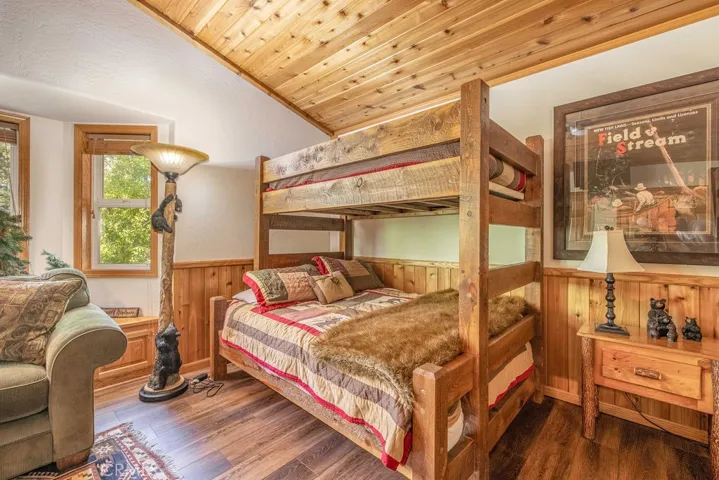 174 Meadow View Drive, Big Bear Lake, California 92315