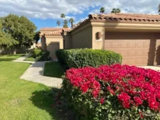 Dahlia Way walkway