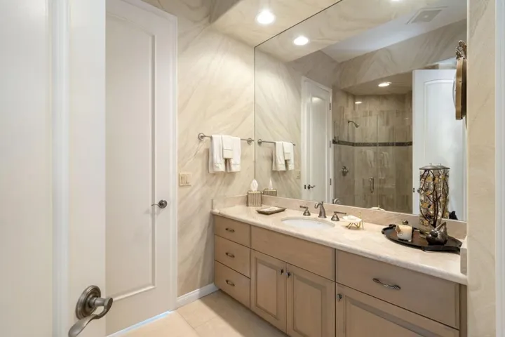 56-web-or-mls-JV_Cherry_0123_056