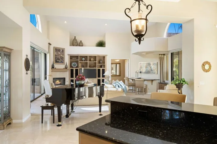38-web-or-mls-JV_Cherry_0123_038