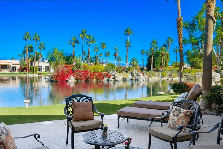 44-web-or-mls-JV_Cherry_0123_044