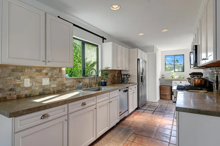 KITCHEN ANGLED MLS
