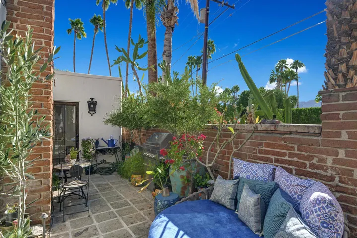 ENTRY COURTYARD MLS