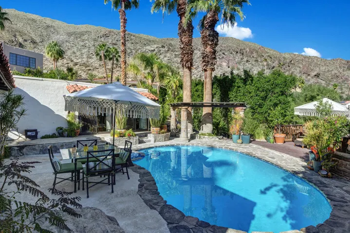 POOL AND SPA TO MOUNTAINS MLS