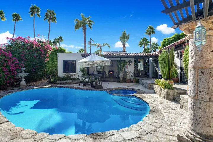 POOL AND SPA TO BACK OF HOUSE MLS
