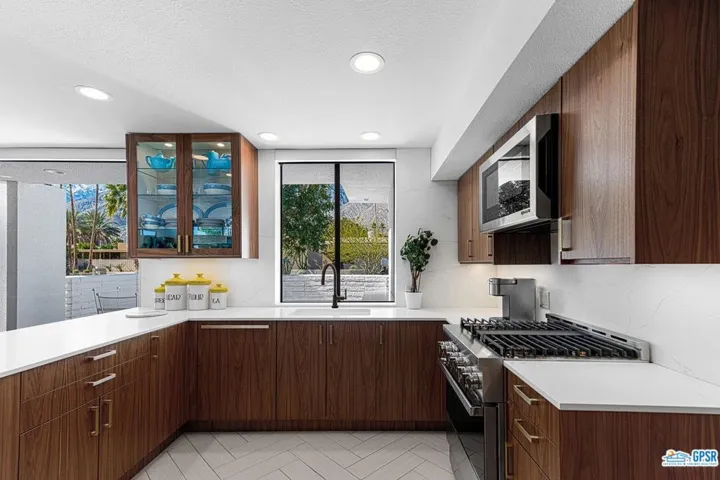 2336 S Caliente Drive, Palm Springs, California 92264