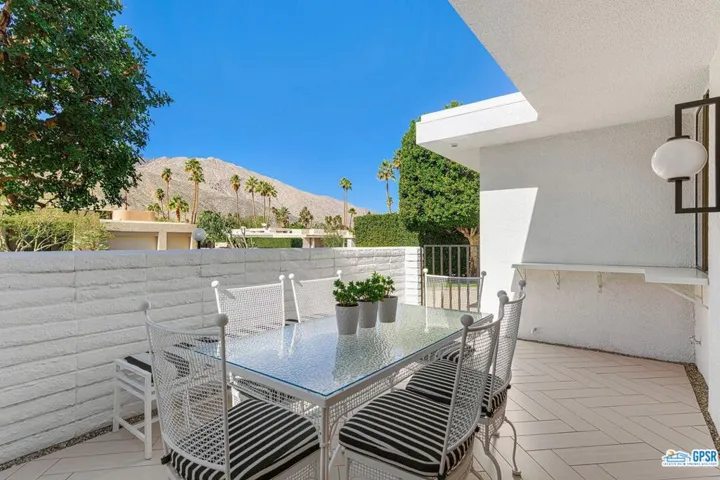 2336 S Caliente Drive, Palm Springs, California 92264