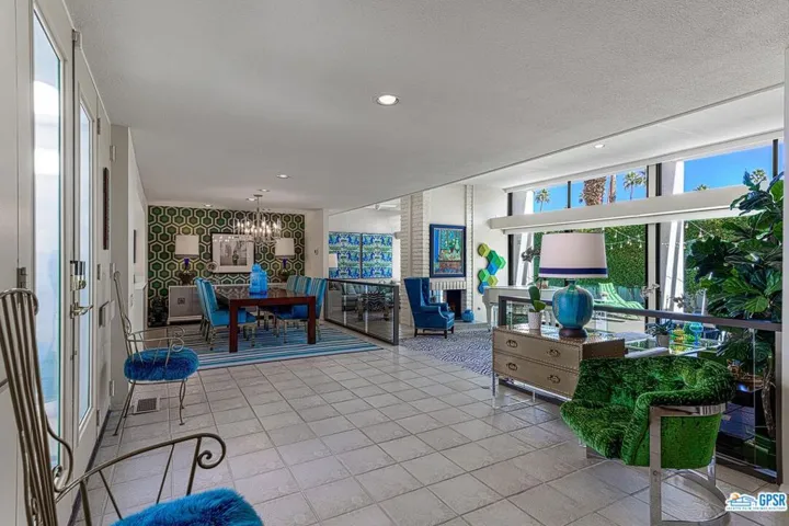 2336 S Caliente Drive, Palm Springs, California 92264