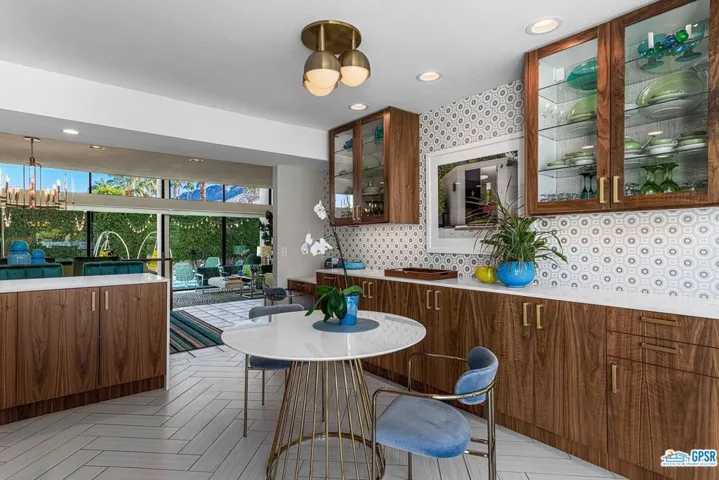 2336 S Caliente Drive, Palm Springs, California 92264