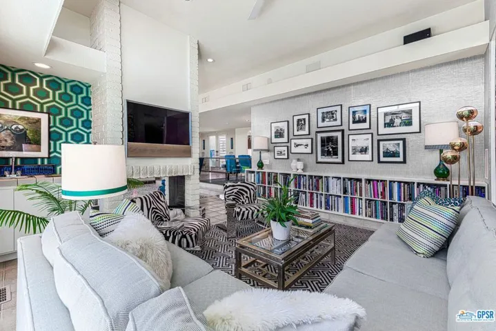 2336 S Caliente Drive, Palm Springs, California 92264
