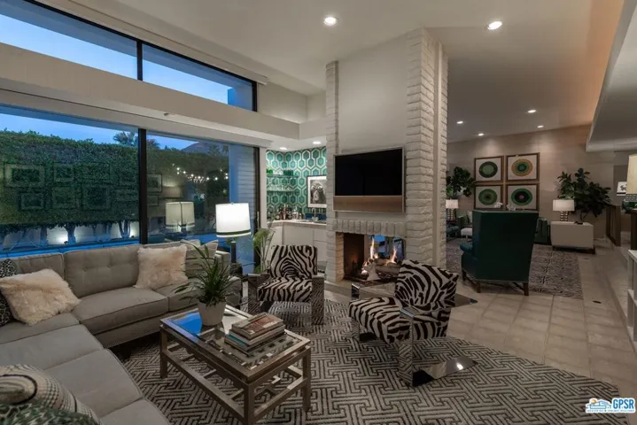 2336 S Caliente Drive, Palm Springs, California 92264
