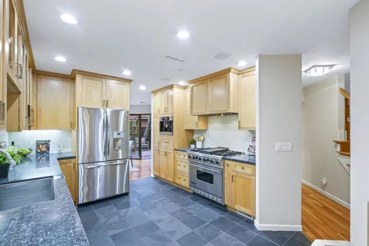 227 Ada Avenue M, Mountain View, California 94043