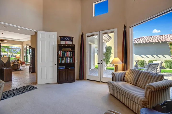 FAMILY/DEN ROOM