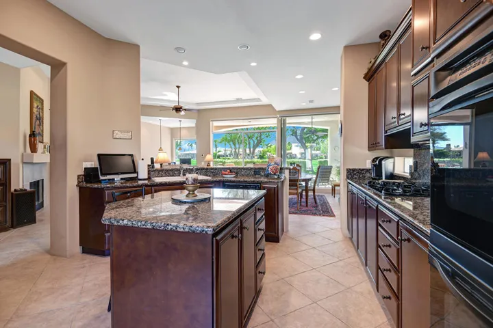 OPEN KITCHEN