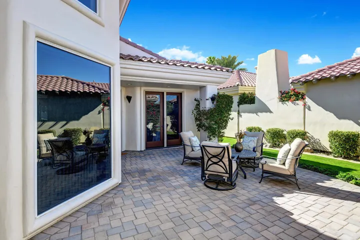 COURTYARD WITH PAVERS