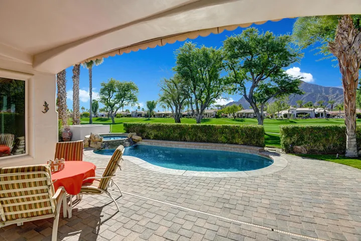 POOL/SPA PATIO WITH PAVERS
