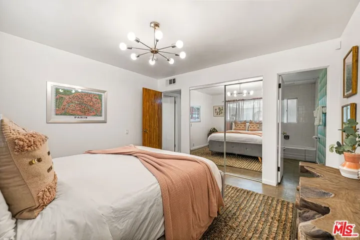 Guest bedroom 4/service apartment