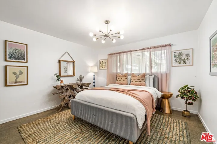 Guest bedroom 4/service apartment