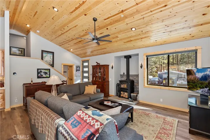 738 Golden West Drive, Big Bear Lake, California 92315