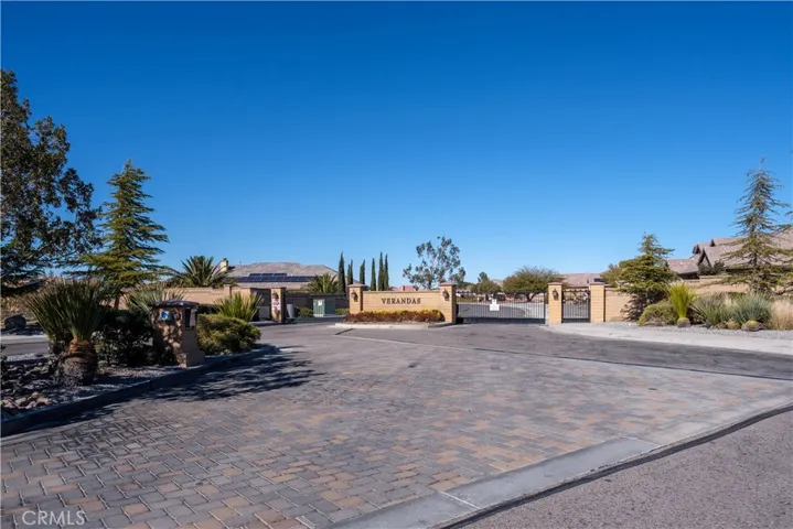 12302 Braeburn Road, Apple Valley, California 92308