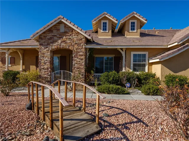12302 Braeburn Road, Apple Valley, California 92308