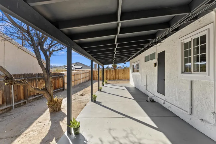 027_Covered patio