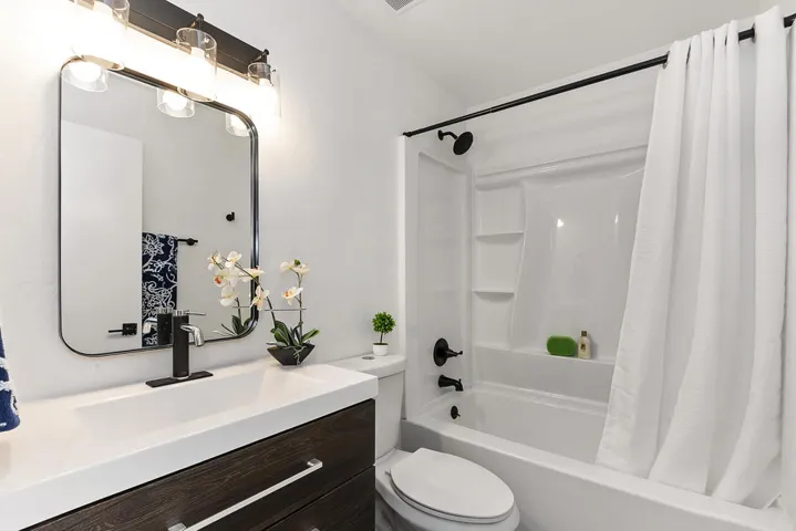 018_Bathroom