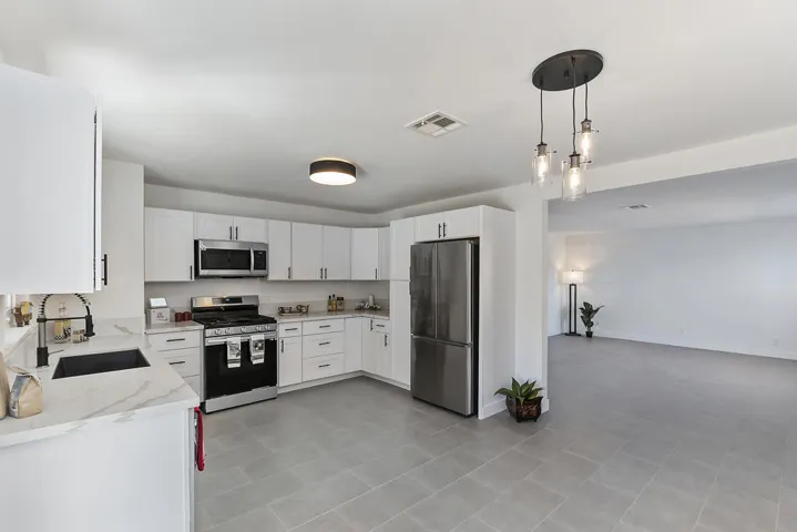 010_Dining Area