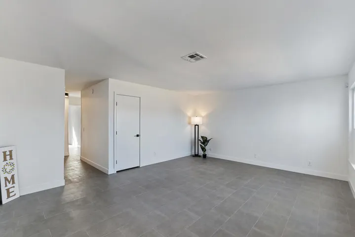 004_Living Room