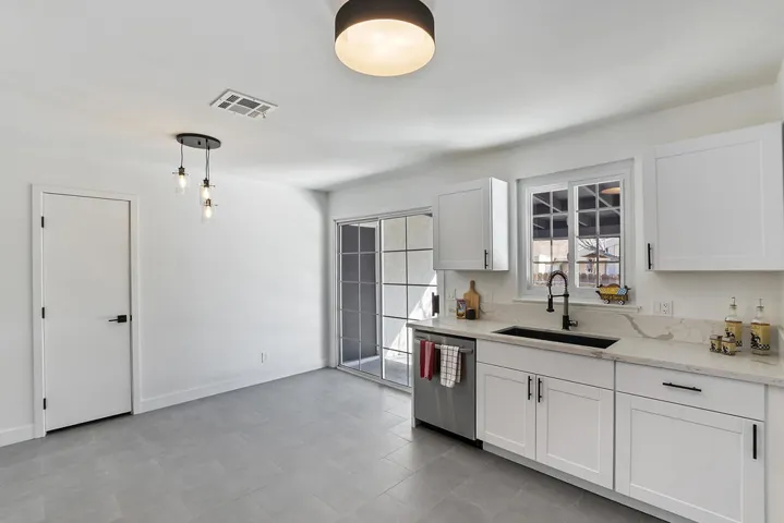 013_Kitchen