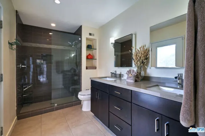 en suite bath