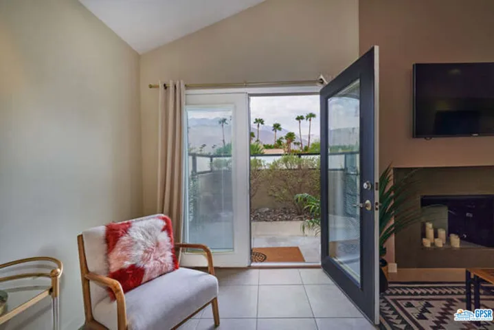 550 N Burton Way, Palm Springs, California 92262