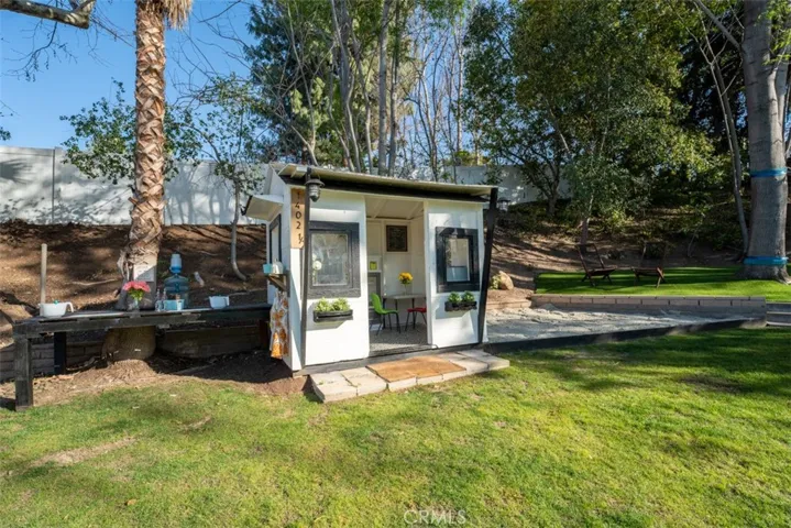 Kiddie playhouse.