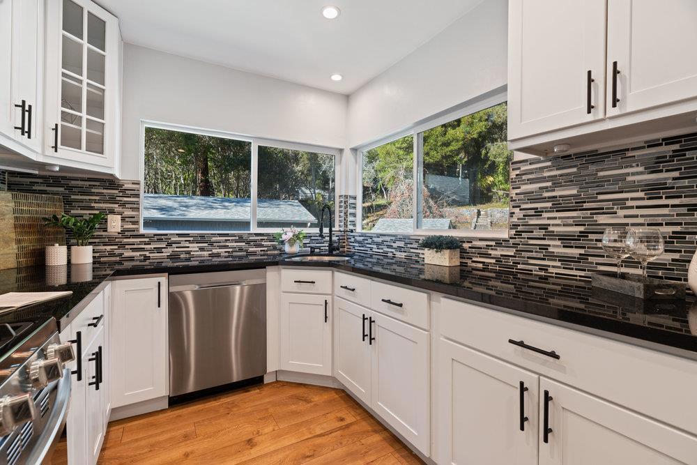 564 Hillcrest Drive, California home-pic-13