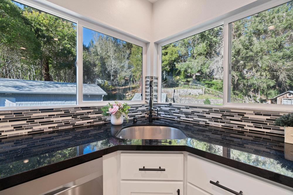 564 Hillcrest Drive, California home-pic-15