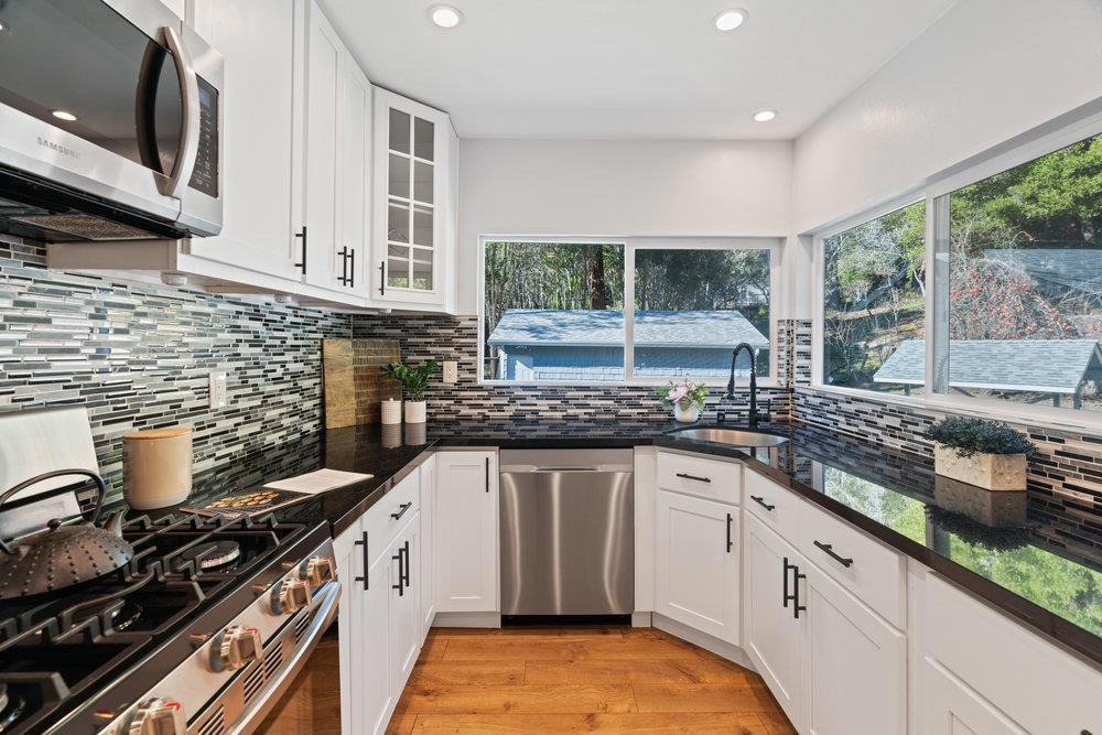 564 Hillcrest Drive, California home-pic-11