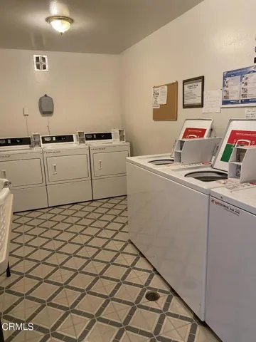 Common Area-Laundry