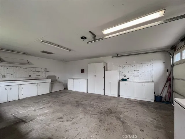 Garage/Workshop