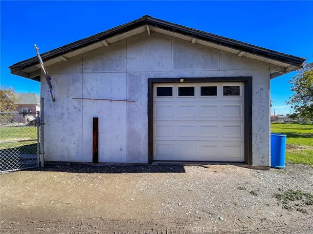 Oversized garage