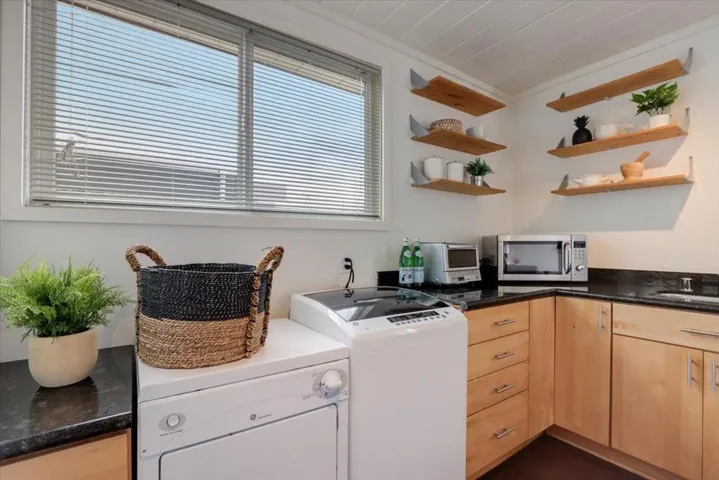 3391 Thomas Drive, Palo Alto, California 94303