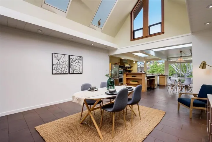 3391 Thomas Drive, Palo Alto, California 94303