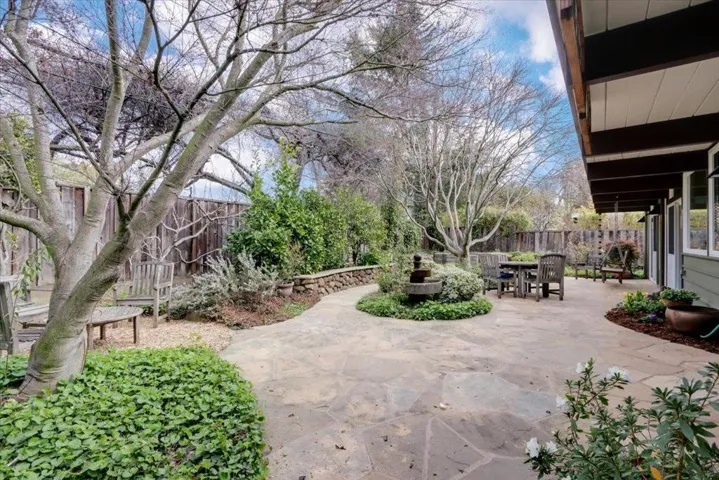 3391 Thomas Drive, Palo Alto, California 94303