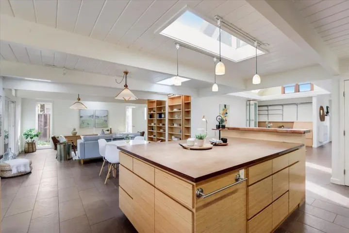 3391 Thomas Drive, Palo Alto, California 94303