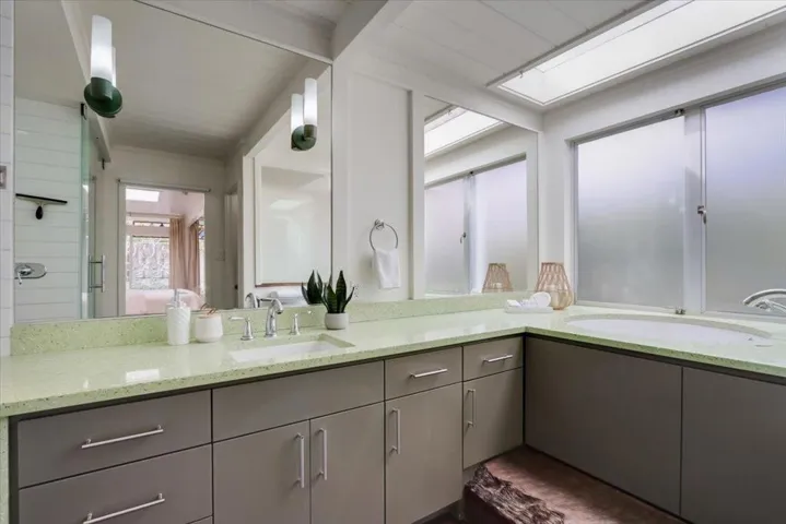 3391 Thomas Drive, Palo Alto, California 94303